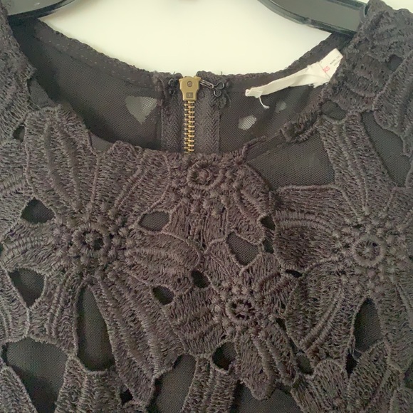 LUSH Black lace crop top XS - Picture 3 of 4